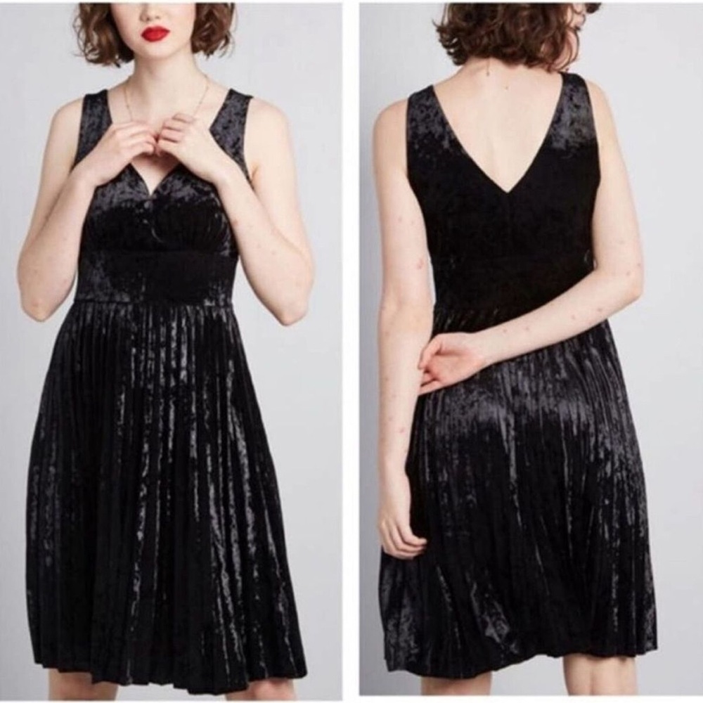 NWOT ModCloth “Splendorous Spree” Velvet Velour Pleated Black Dress XS
